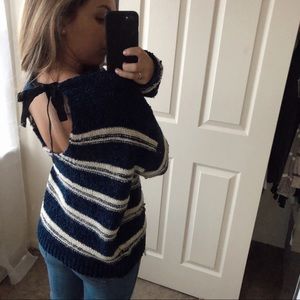 Soft striped sweater with ribbon tie back🖤